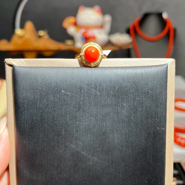 精品南红原矿樱桃红18k金镶戒指3.1克，内径17.4，圈号15.5