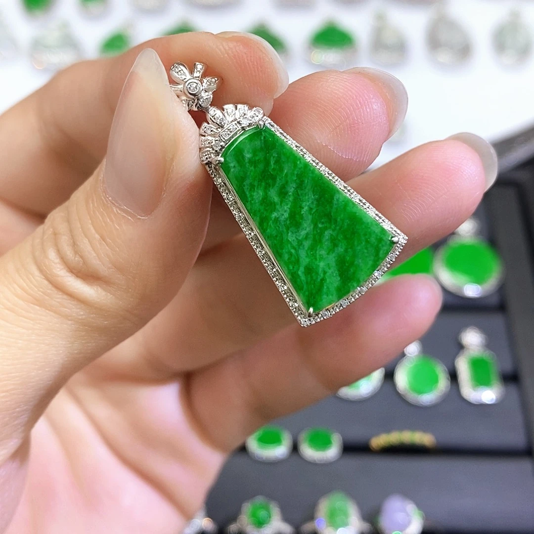 翡翠18K金镶嵌吊坠(不含链)