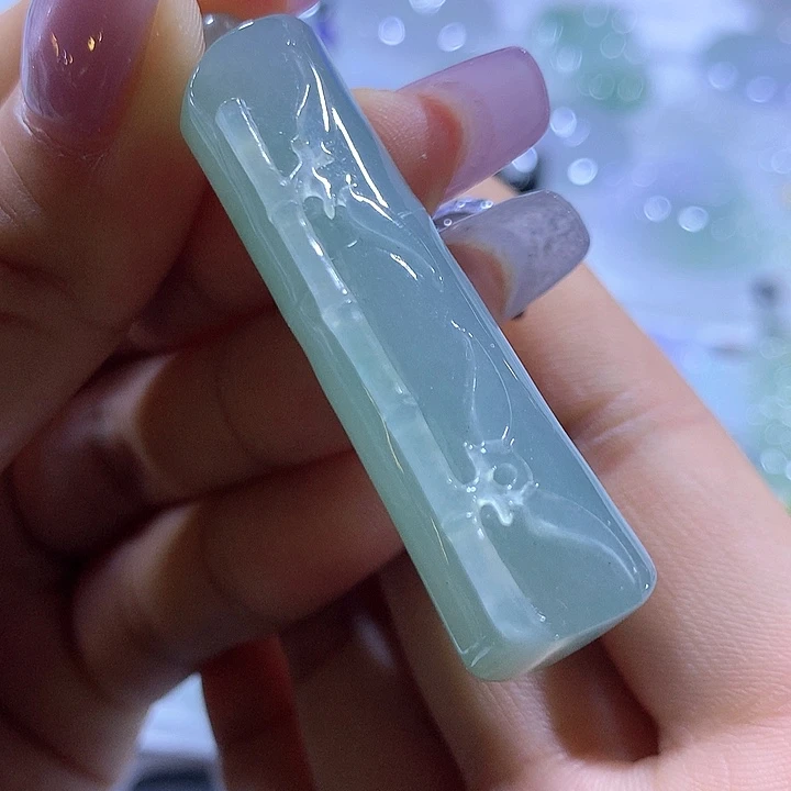 翡翠未镶嵌颈饰天然翡翠A货吊坠