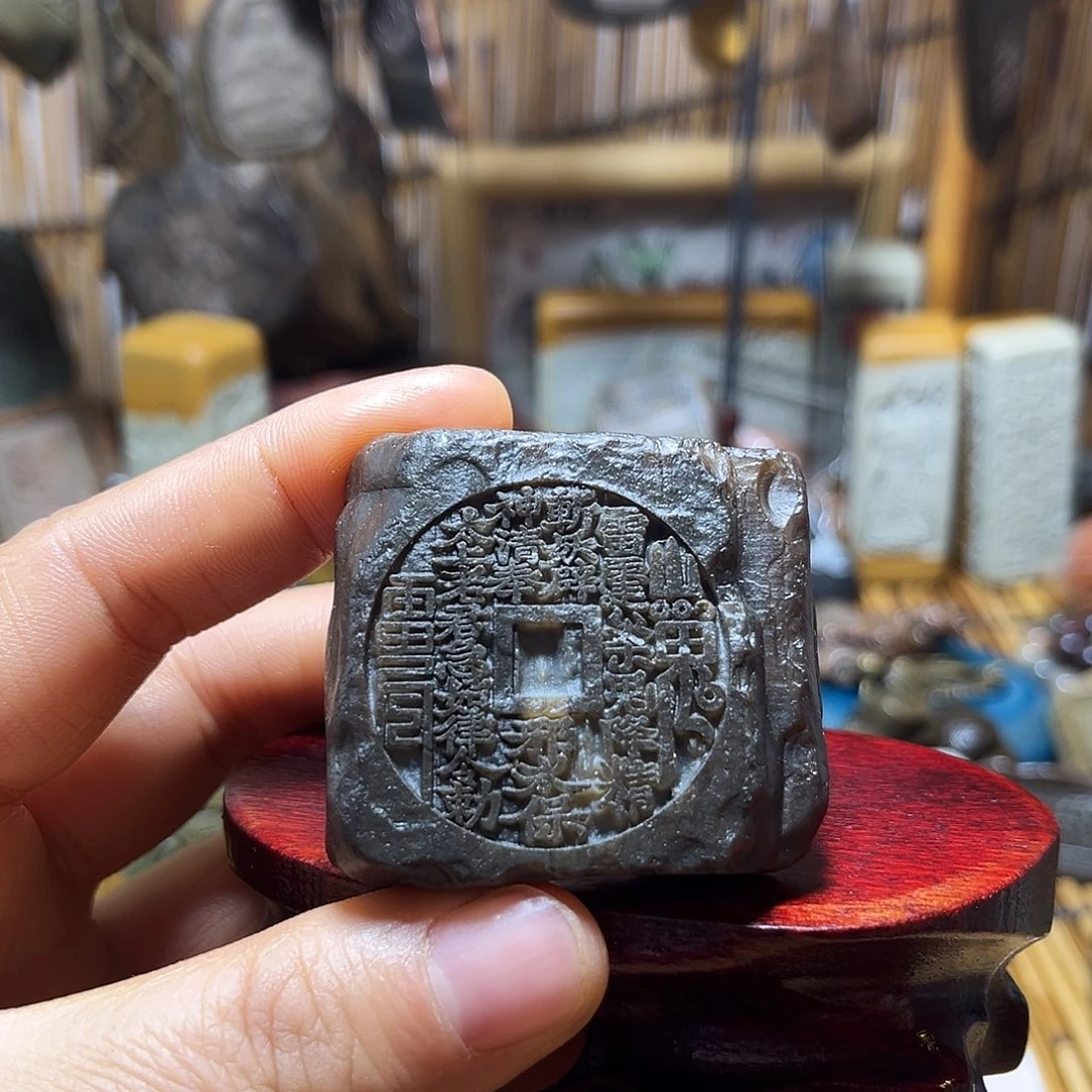 原石雕刻手把件，摆件