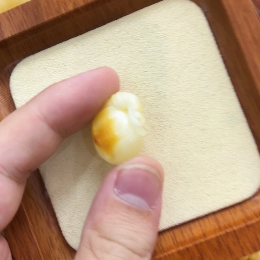 蜜蜡未镶嵌珠宝奇石