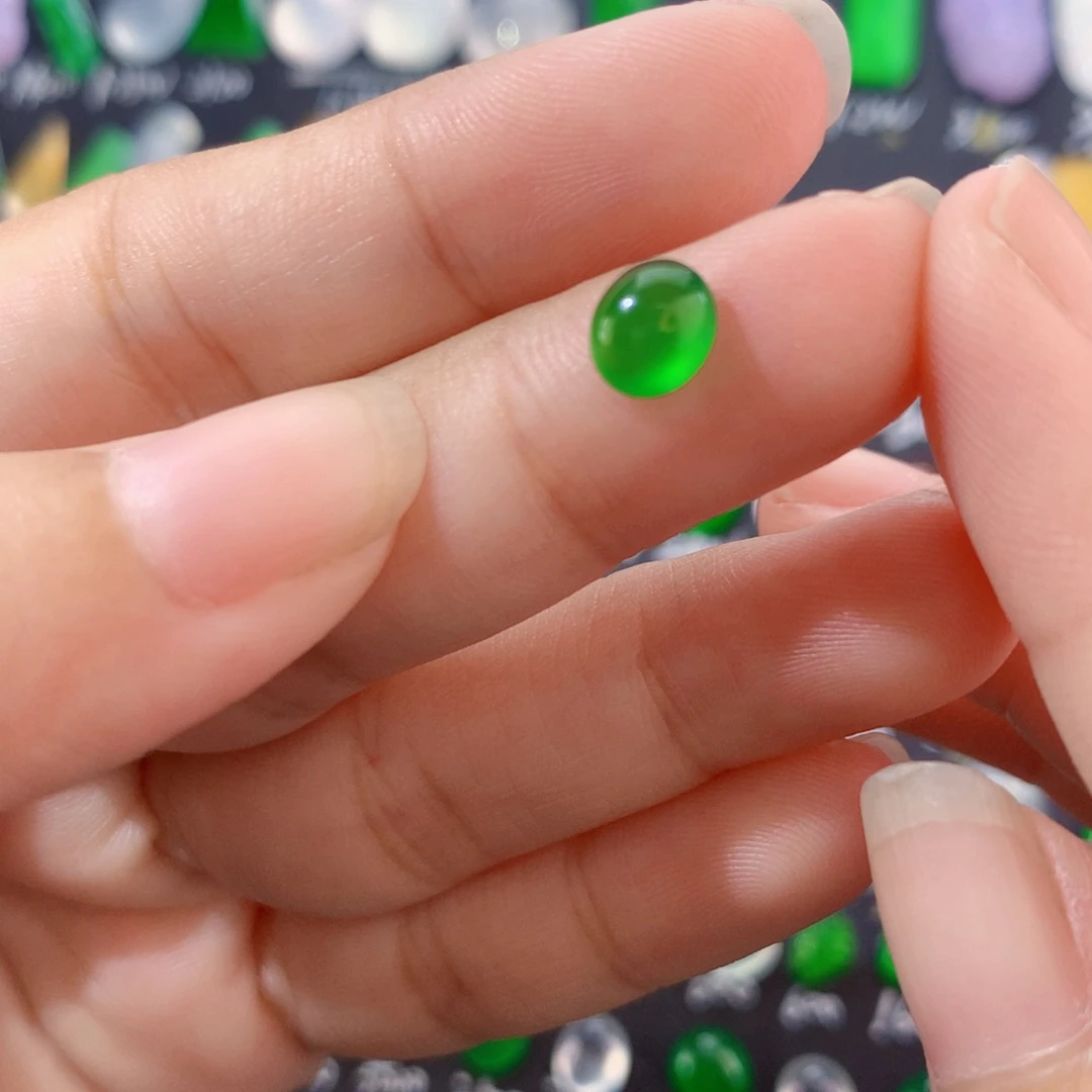 翡翠未镶嵌颈饰绿蛋