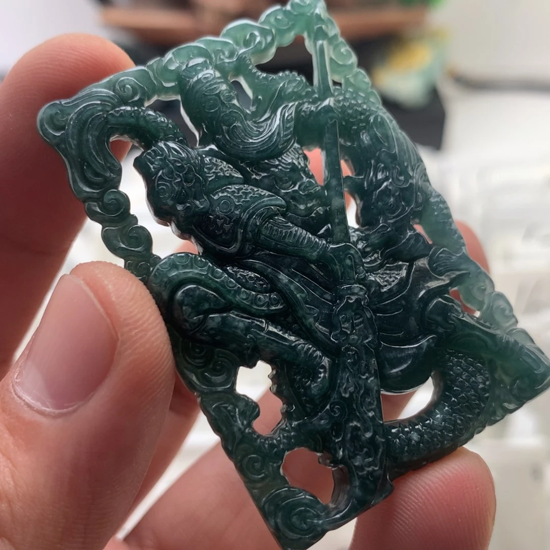 颈饰未镶嵌翡翠关公