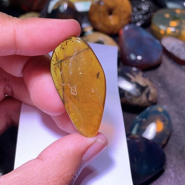 琥珀裸石未镶嵌我**良，