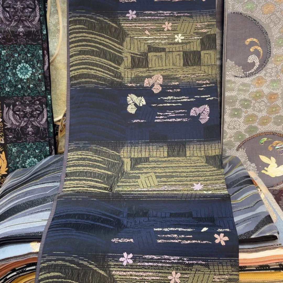 织绣织锦等多种工艺