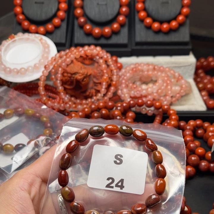 南红玛瑙未镶嵌多样性发货默认微瑕称重8mm