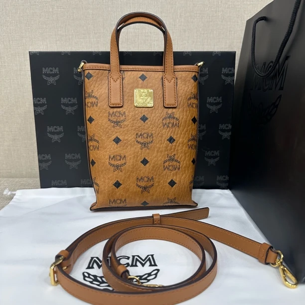 99新 MCM 干邑色薯条斜挎包 小手提包 手机包 单肩包 071