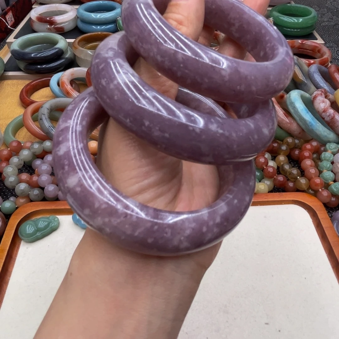 石英质玉未镶嵌圈口齐全