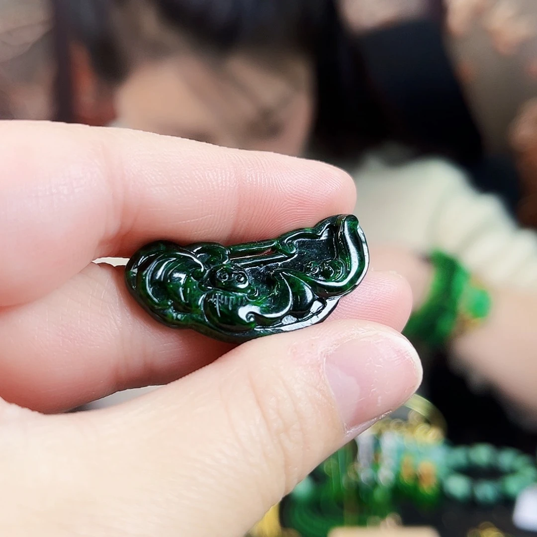 翡翠颈饰未镶嵌吊坠