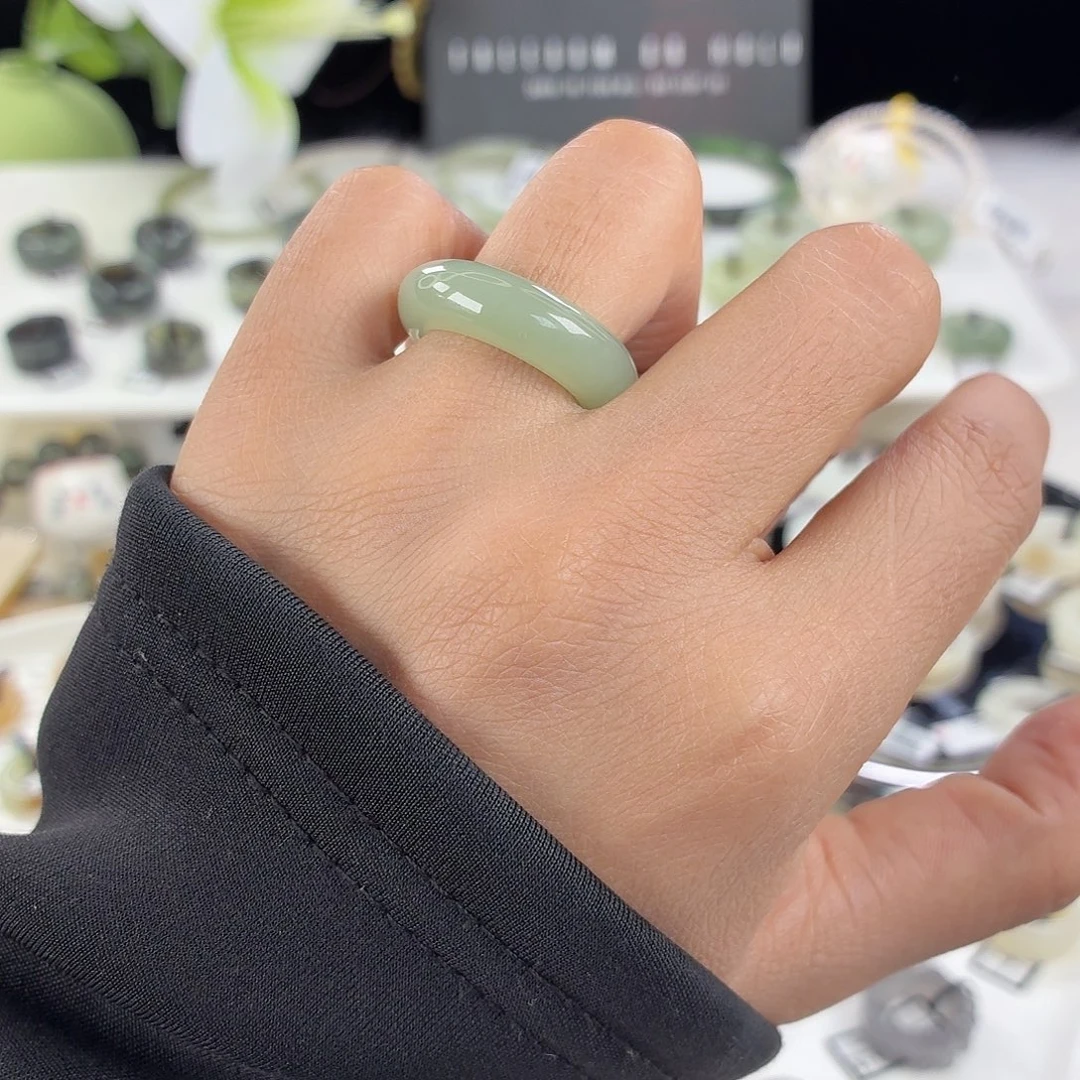 和田玉未镶嵌戒指i85奶蓝轮胎16.8不退换