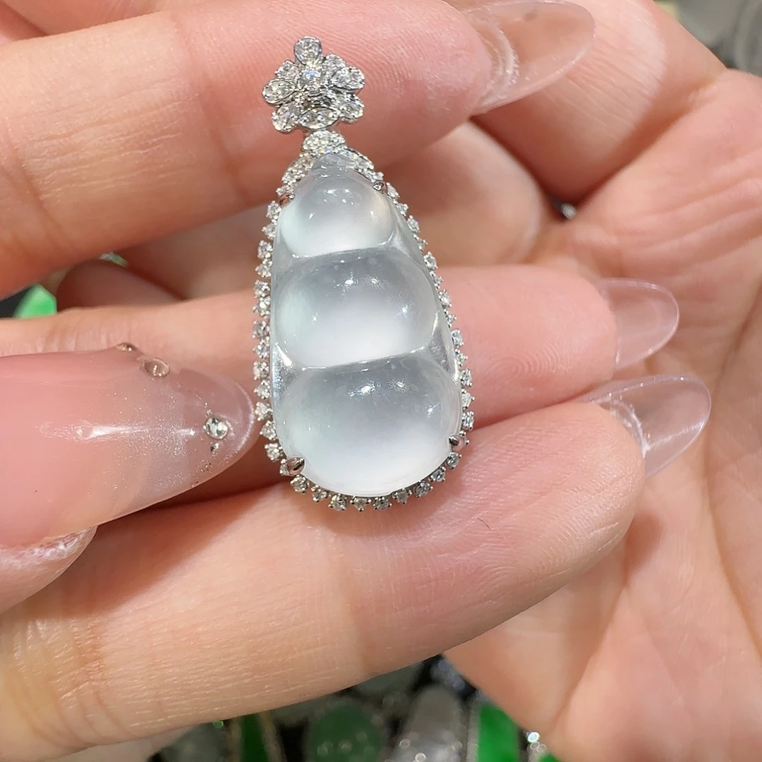 【闪购商品】颈饰18K金镶嵌翡翠