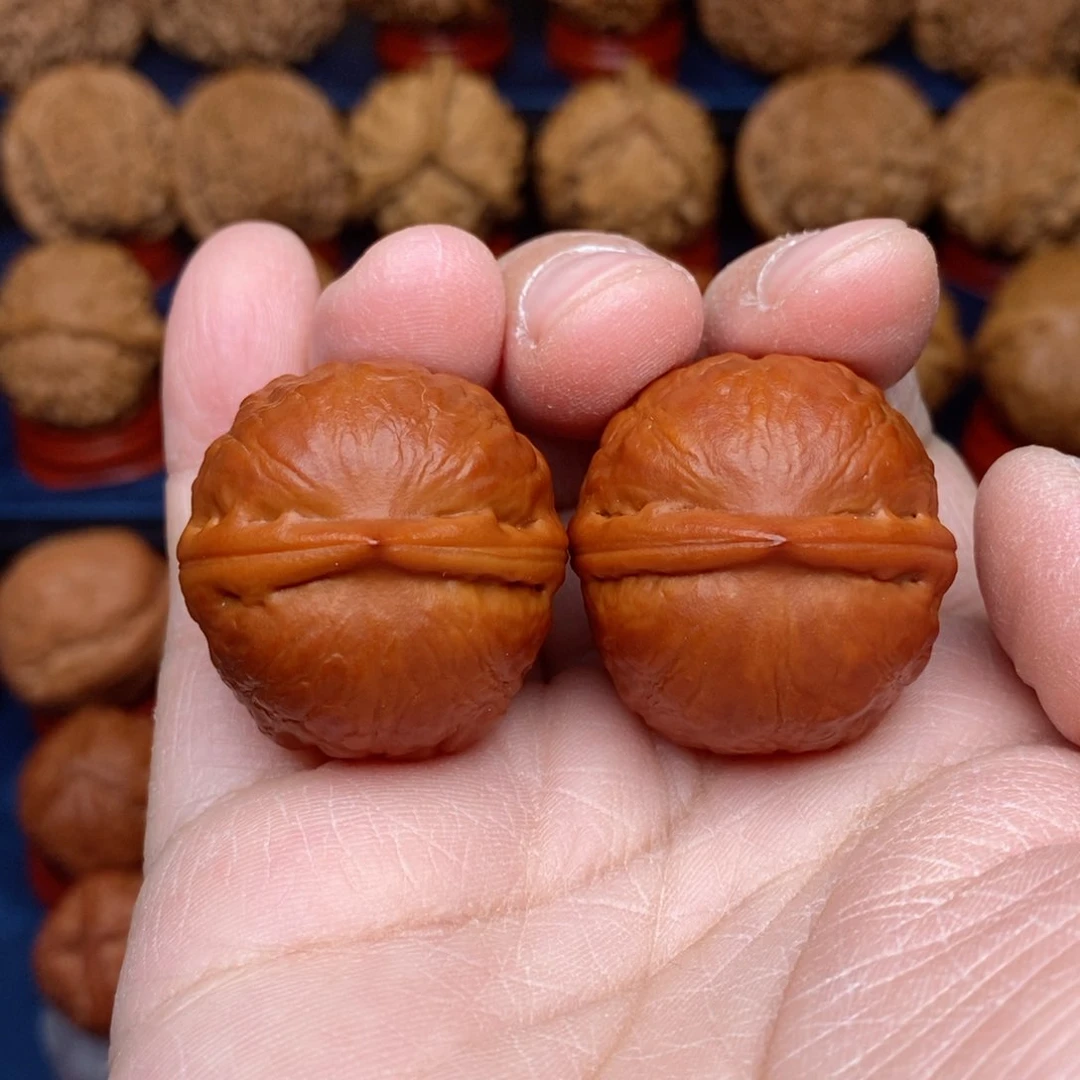 把件文玩核桃洋***?手捻石头