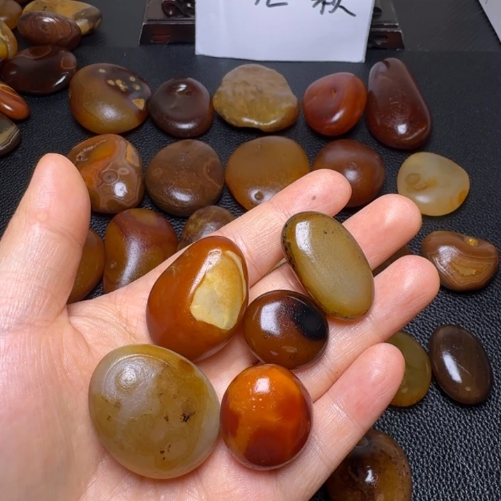 石***3瓷片马达加斯加奇石手把件浮雕