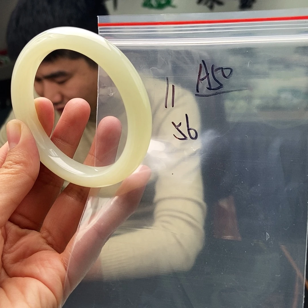 和田玉未镶嵌手镯拍一发一