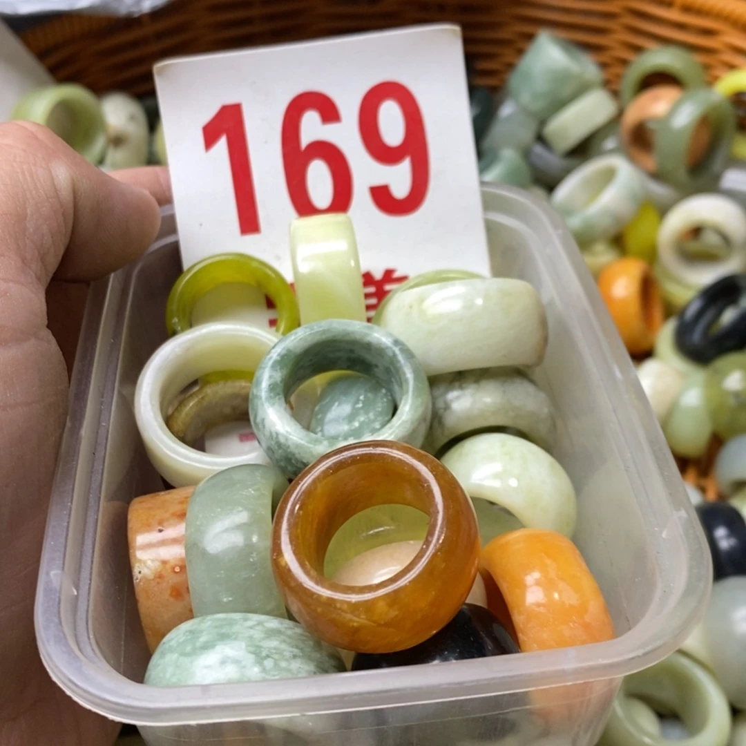 蛇纹石玉挂坠未镶嵌