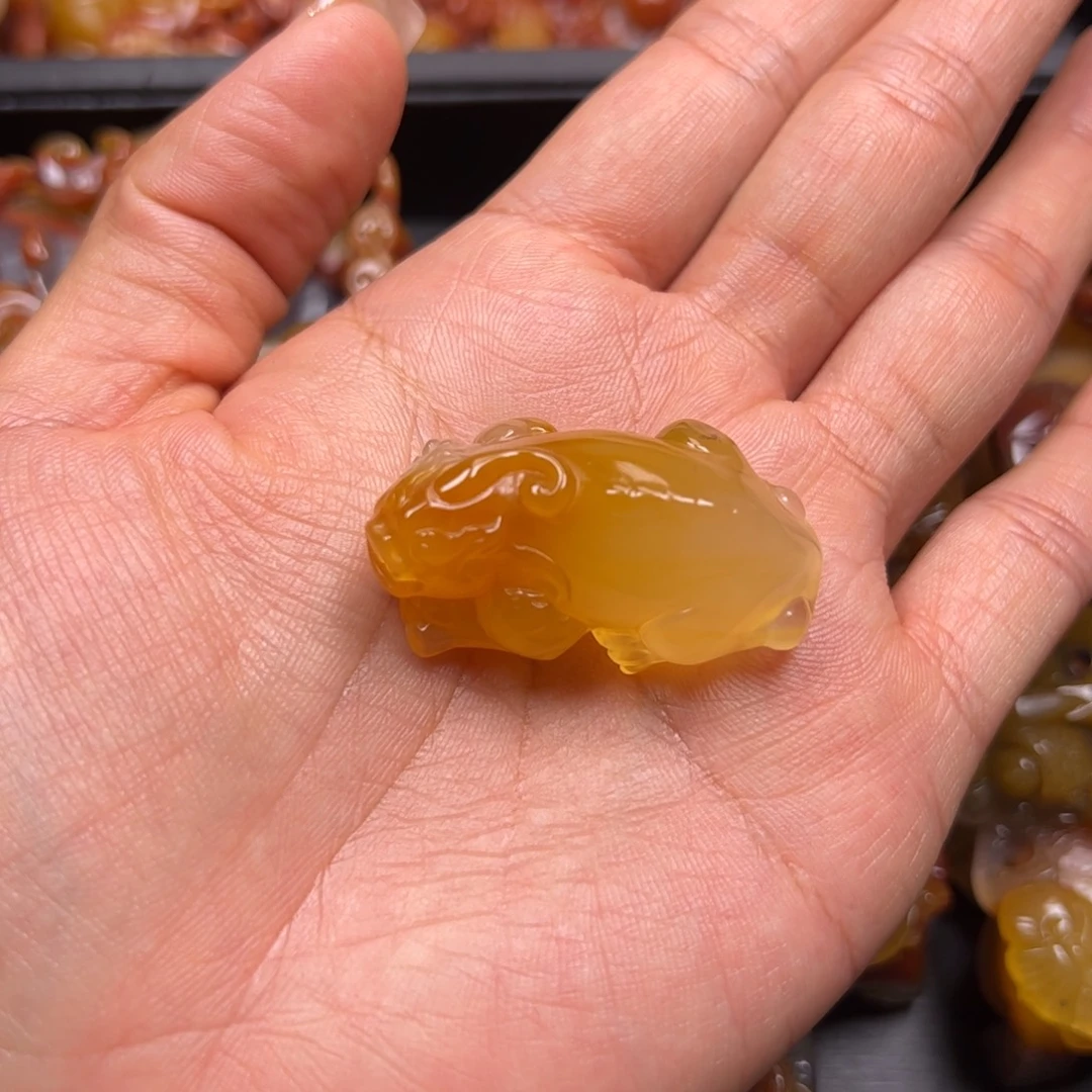 常***仪石英质玉（黄龙玉）未镶嵌颈饰