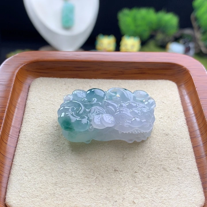 翡翠未镶嵌颈饰貔貅37
