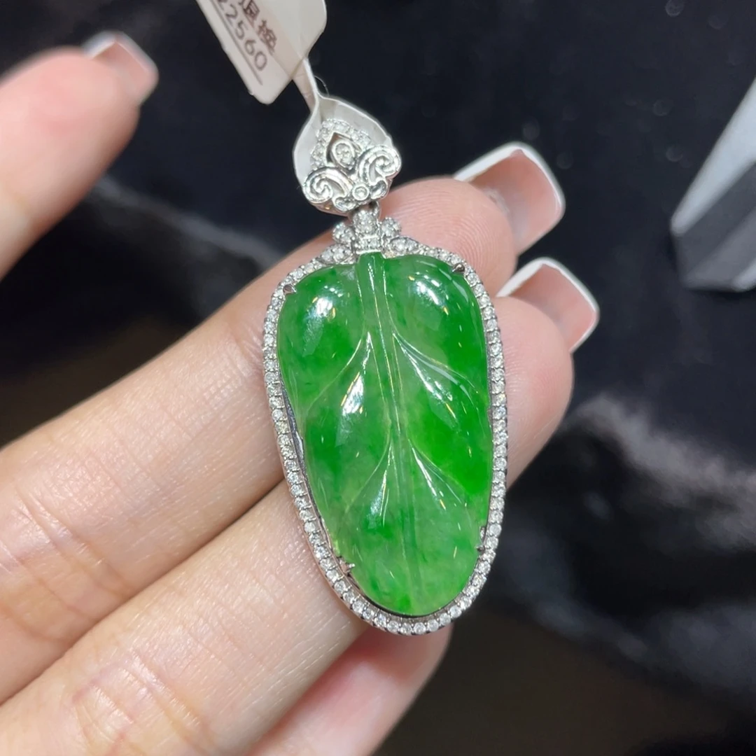 翡翠18K金镶嵌颈饰天然缅甸翡翠
