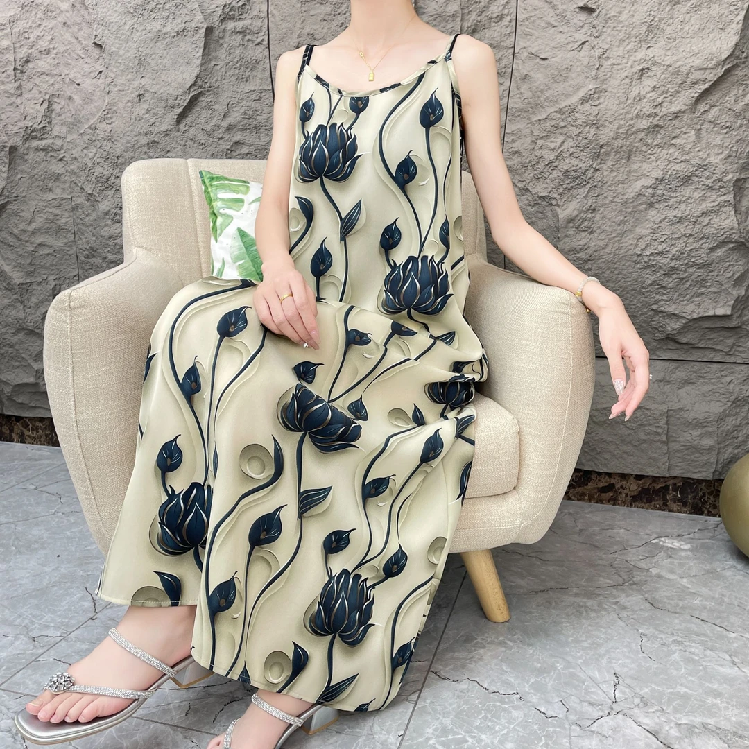 碎花吊带连衣裙女春夏新款时尚百搭宽松薄款裙子