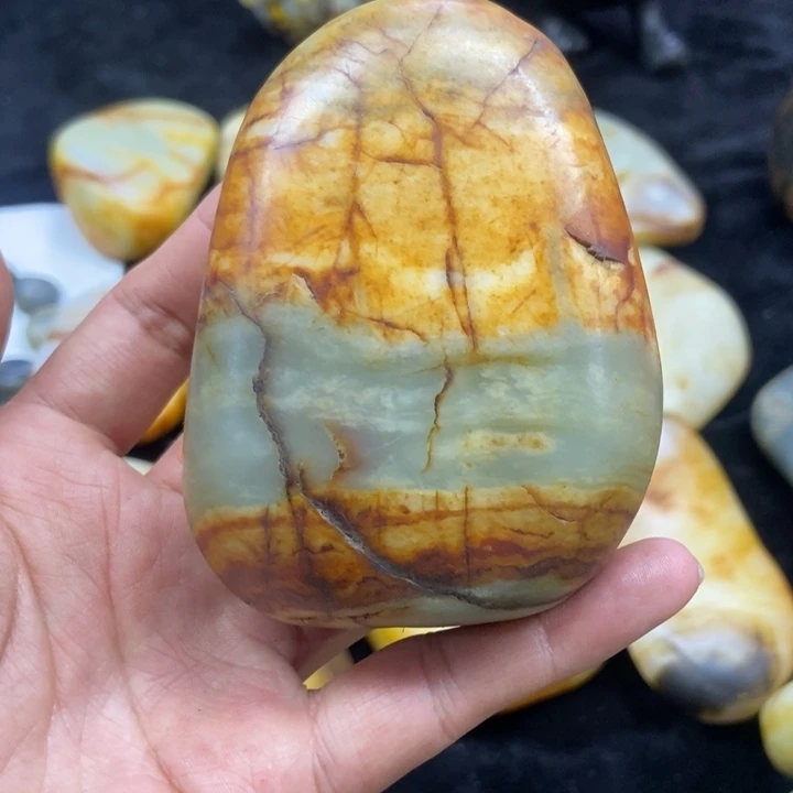 和田玉未镶嵌颈饰不**格