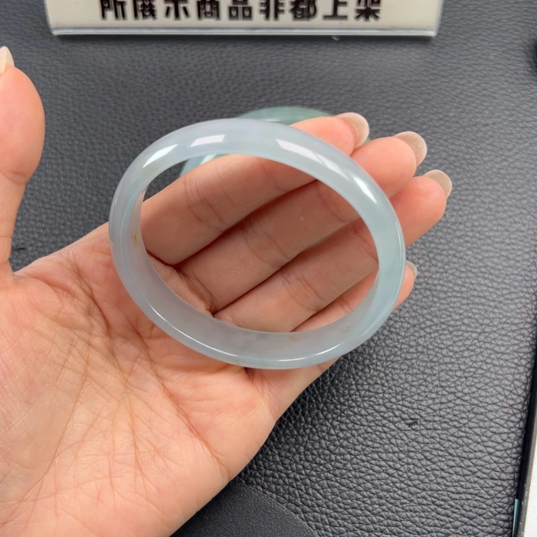 未镶嵌手镯翡翠?***k