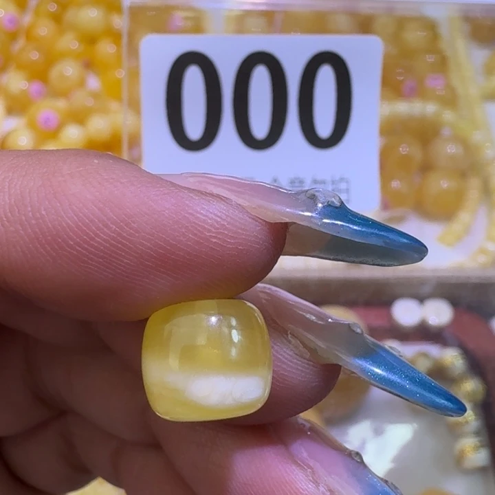 裸石琥珀未镶嵌10.2×9微微瑕