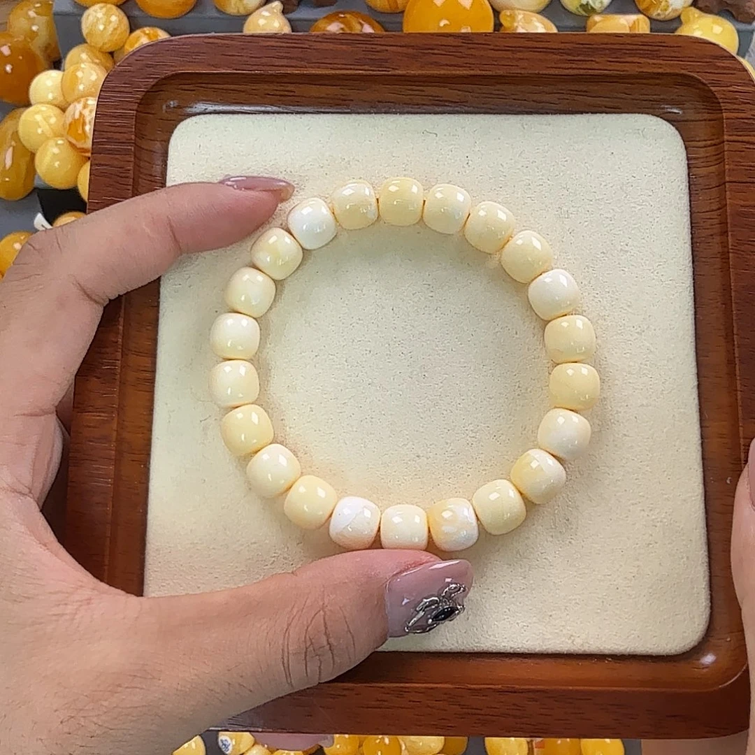 杨***二蜜蜡未镶嵌珠宝奇石