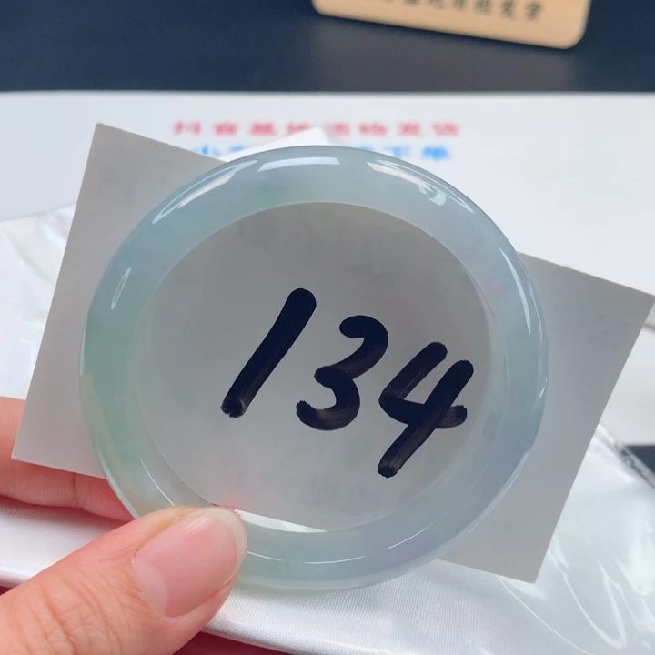 翡翠手镯未镶嵌冰