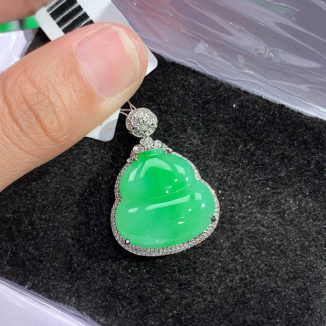 翡翠吊坠(赠链)18K金镶嵌