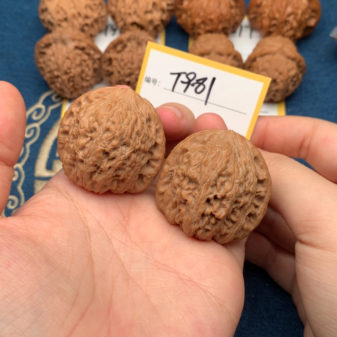 把件文玩核桃39绣球 981