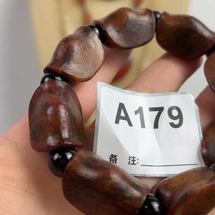 壹***拉和田玉（糖玉）未镶嵌颈饰