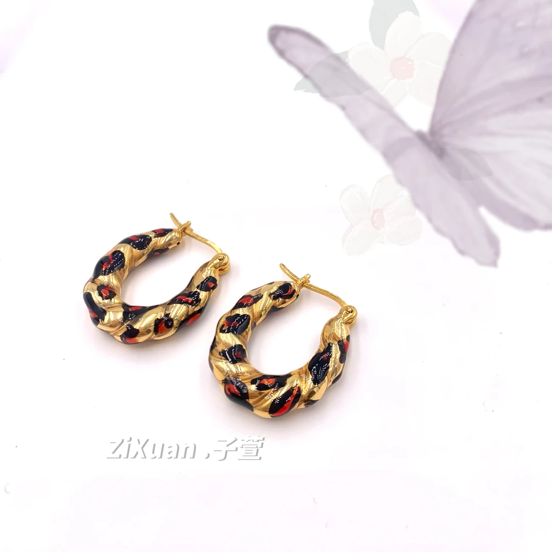 【子萱珠宝】18K金麻花豹纹耳环