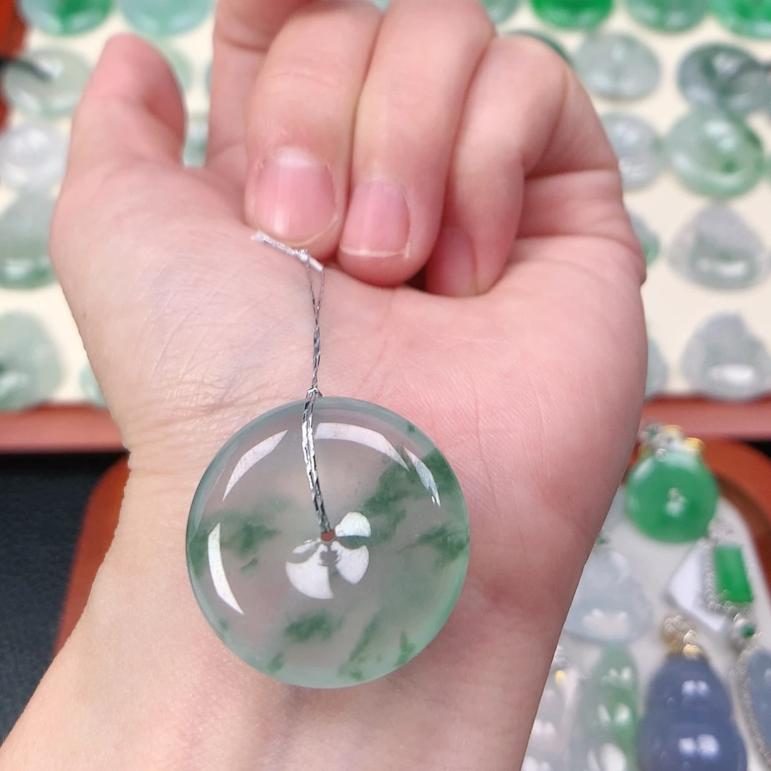 翡翠未镶嵌颈饰吊坠