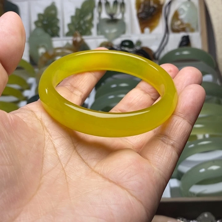 蛇纹石玉手镯未镶嵌