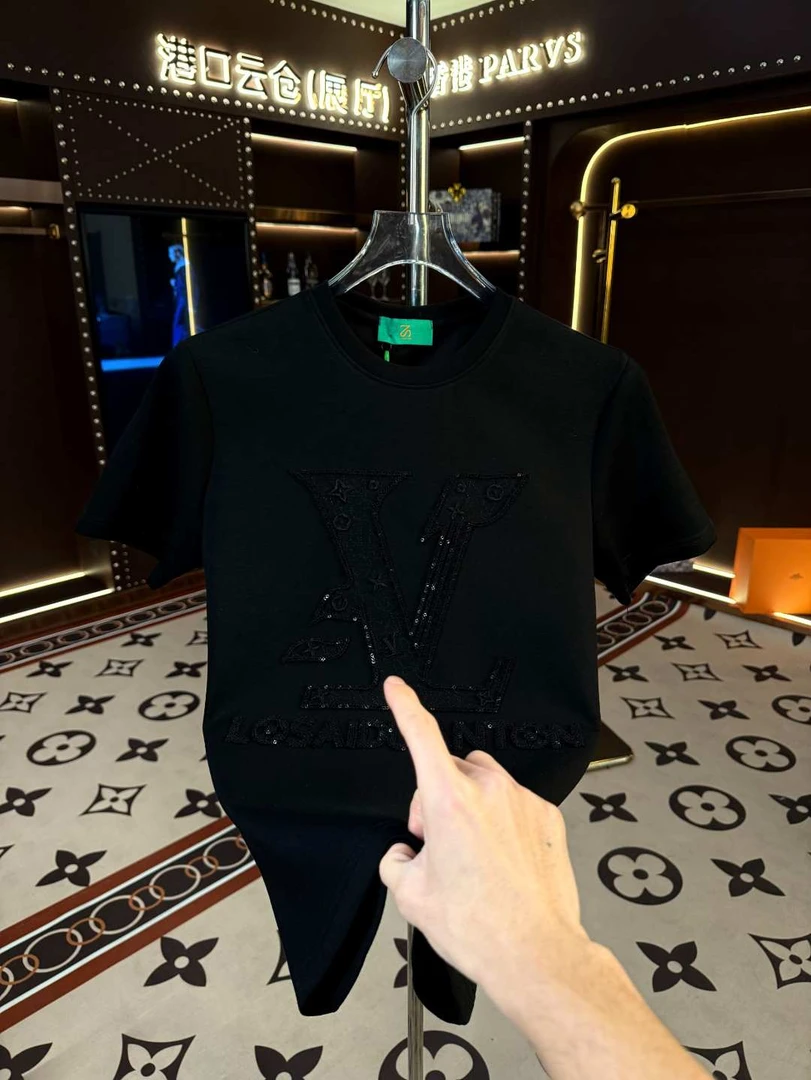 2025新年款男士輕奢休閑圆领百搭修身刺绣 T恤【2529】888