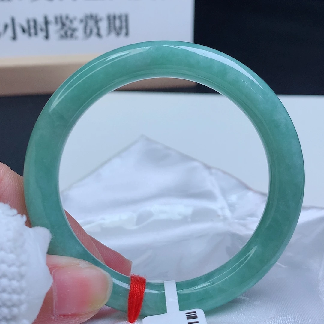 翡翠手镯未镶嵌54圈口