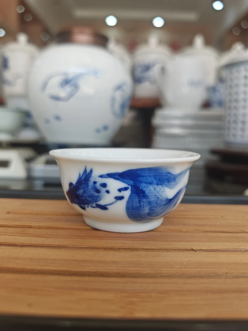 茶杯手绘主人杯随机发货一只价格纯手工釉下彩缠枝鱼藻纹容量40CC