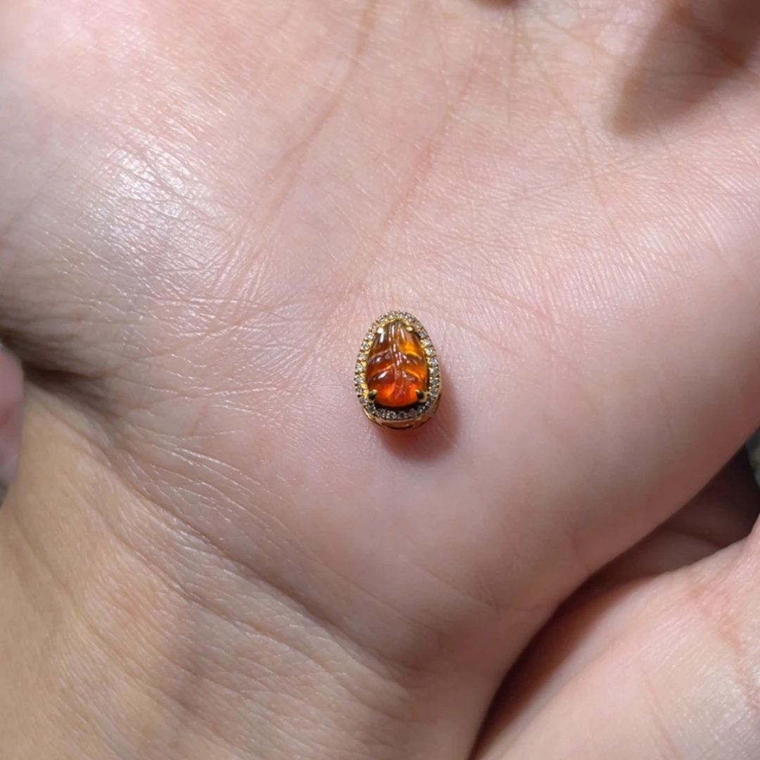 【闪购商品】颈饰18K金镶嵌翡翠