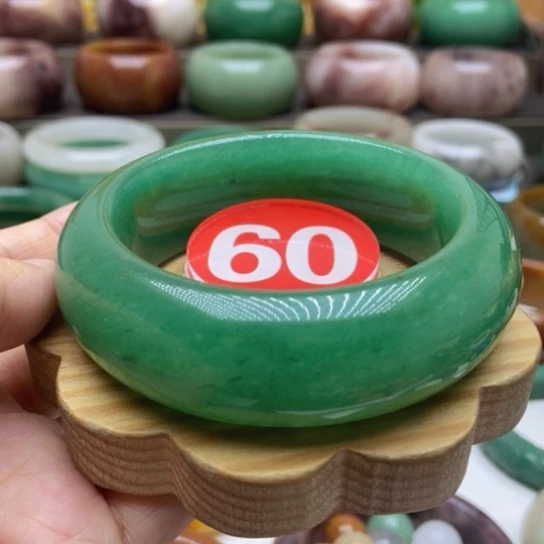 未镶嵌手镯石英质玉