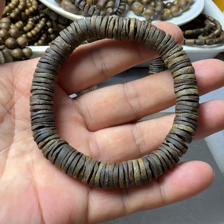 沉香手串H*F张勺子手串13克