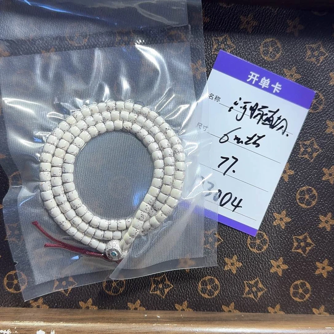 星月菩提手串D3004 6左右河豚直切108
