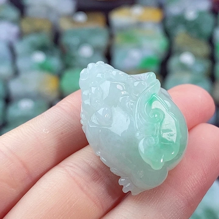 颈饰未镶嵌翡翠天然