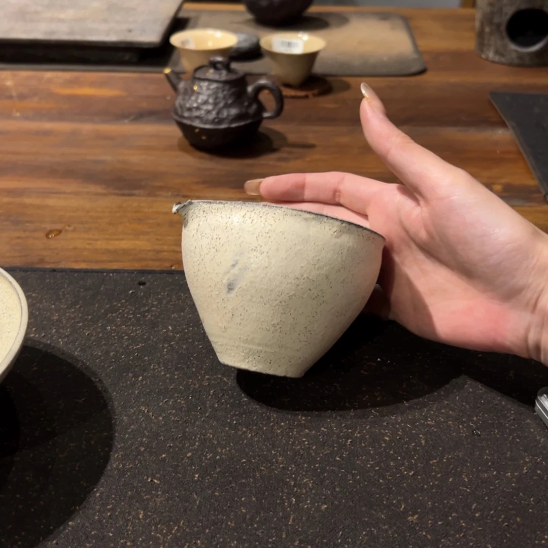 陶瓷。      陶瓷。