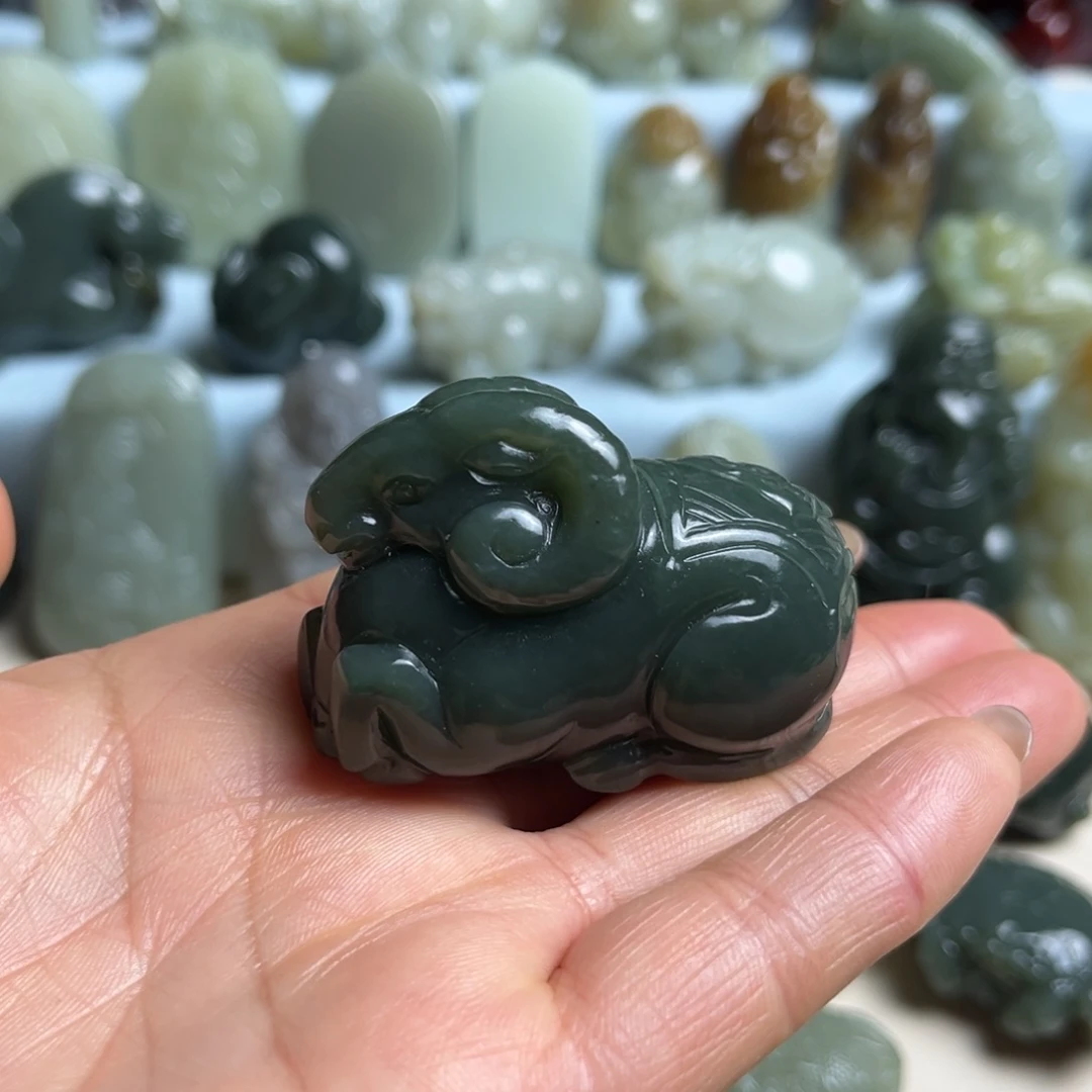 和田玉未镶嵌把件