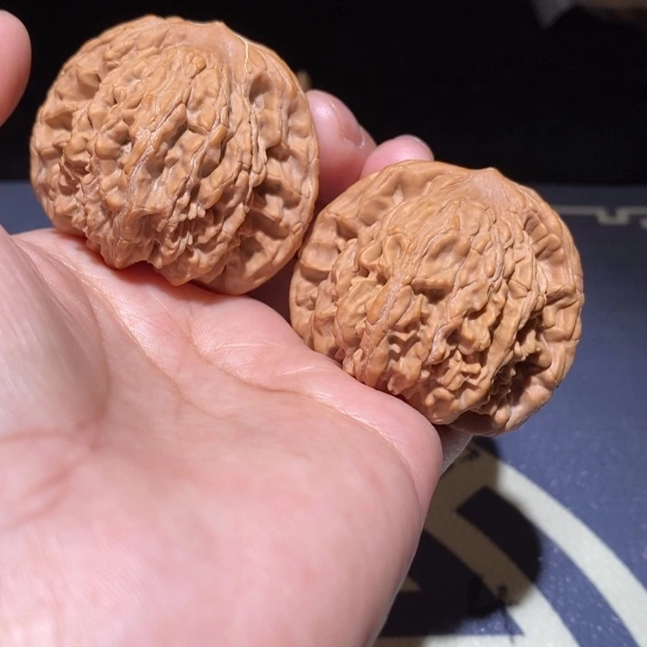 文玩核桃吊坠狮虎兽