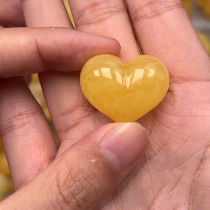 琥珀未镶嵌颈饰蜜蜡