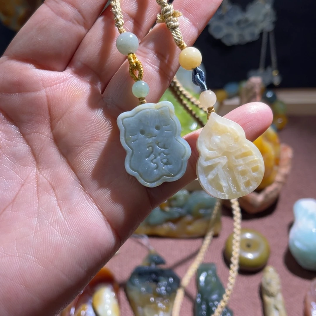 蛇纹石玉未镶嵌颈饰