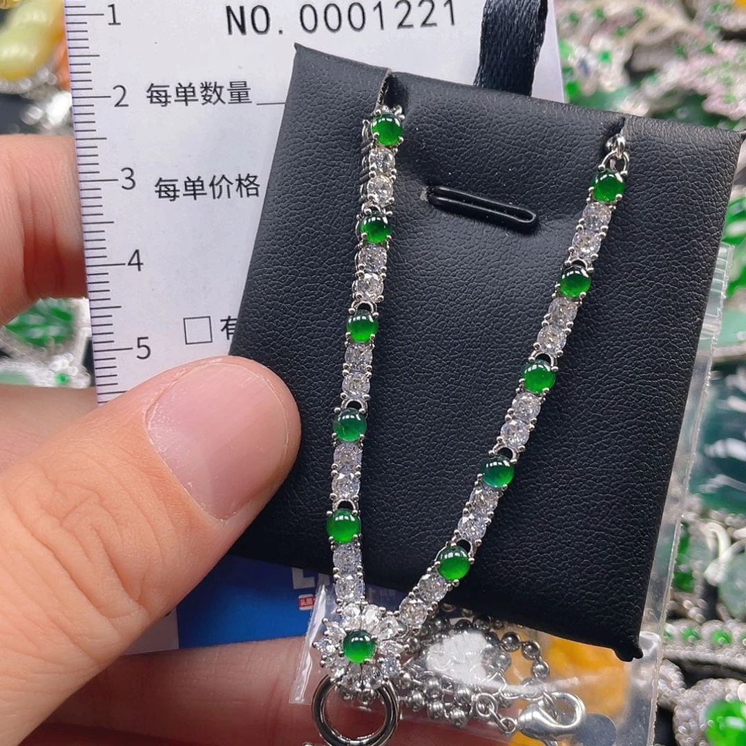俯***尘翡翠未镶嵌吊坠(不含链)