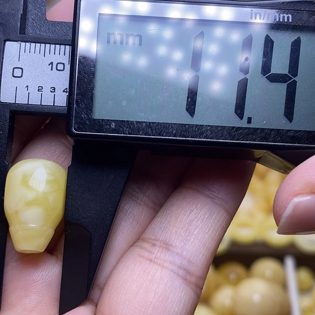 裸石琥珀未镶嵌自*蜜蜡三通