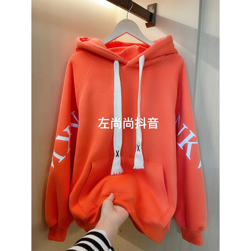 8646-果丽橙2024冬装新款加绒加厚北极绒宽松连帽抽绳字母卫衣BJR